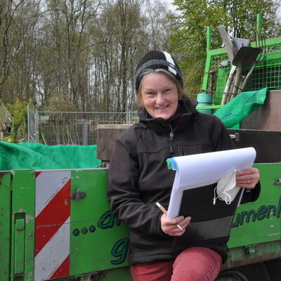 Kerstin Zacher vom Fachbereich Natur und Landschaften geh�rt zu den Organisator*innen der Baumschenkung. (Copyright Stadt Norderstedt)